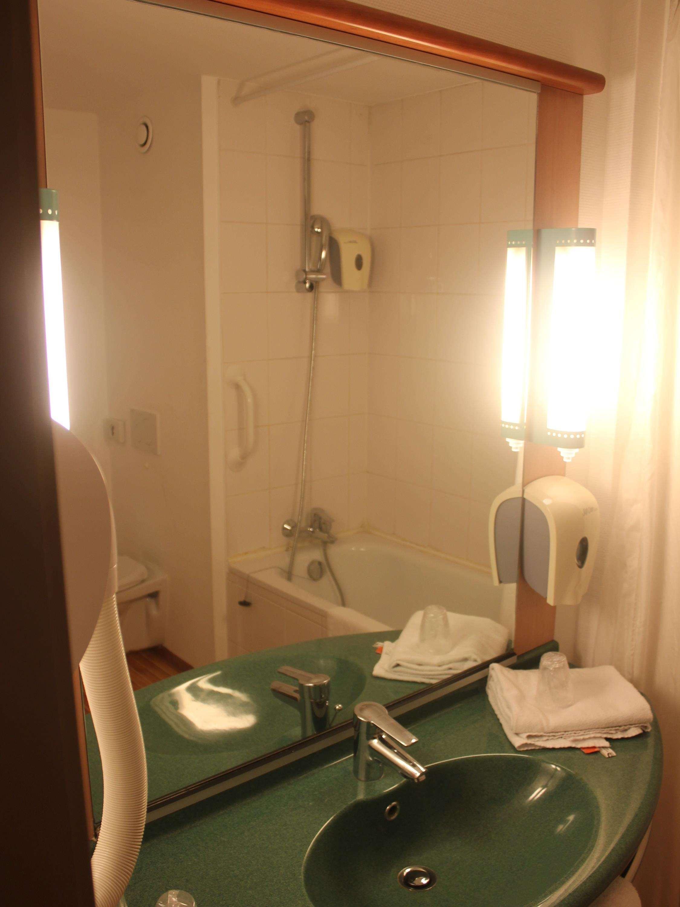 B&B Hotel Mons Gare Zewnętrze zdjęcie