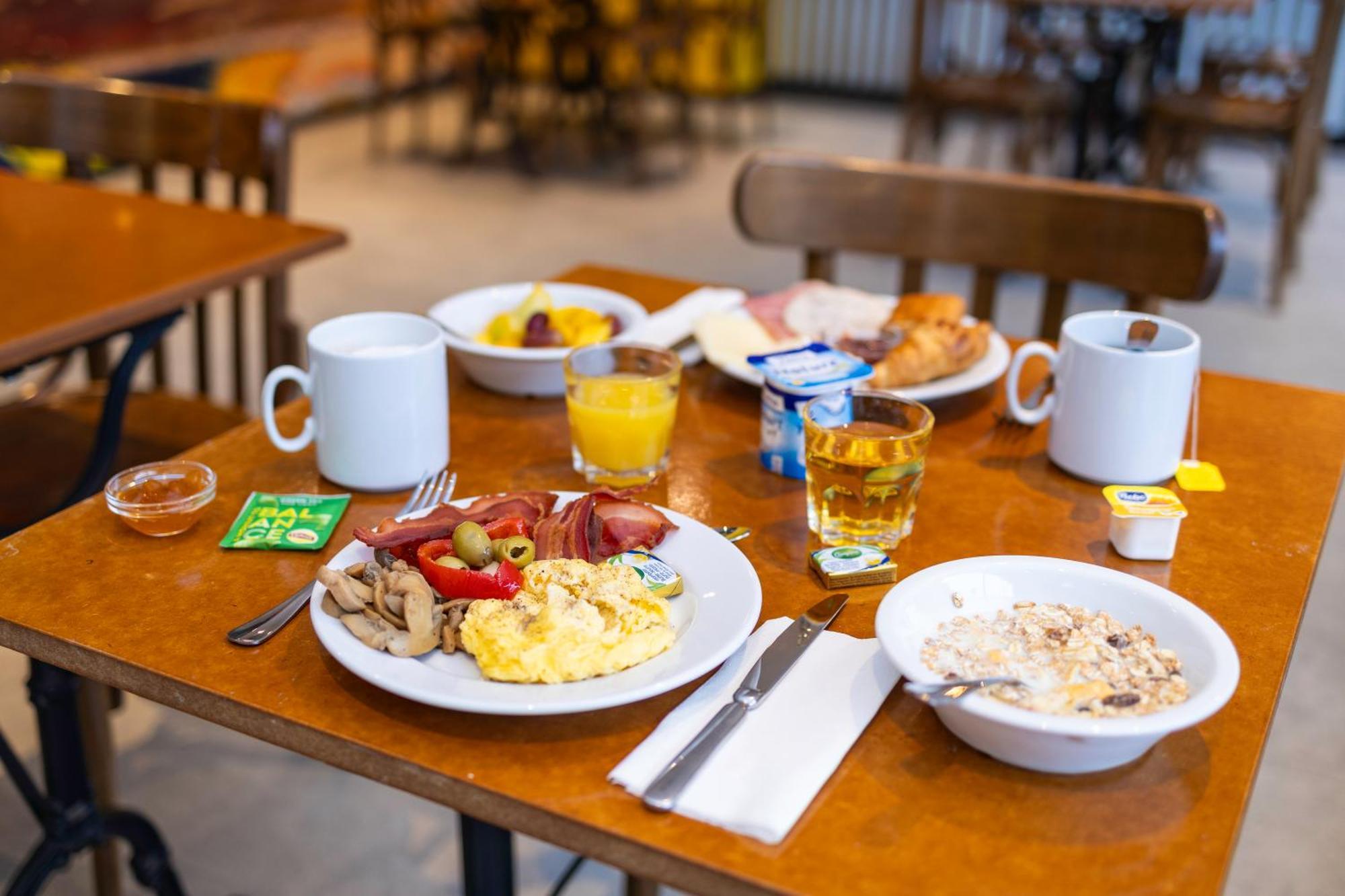 B&B Hotel Mons Gare Zewnętrze zdjęcie