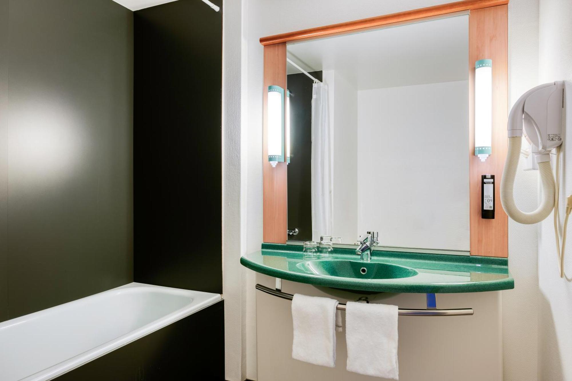 B&B Hotel Mons Gare Zewnętrze zdjęcie