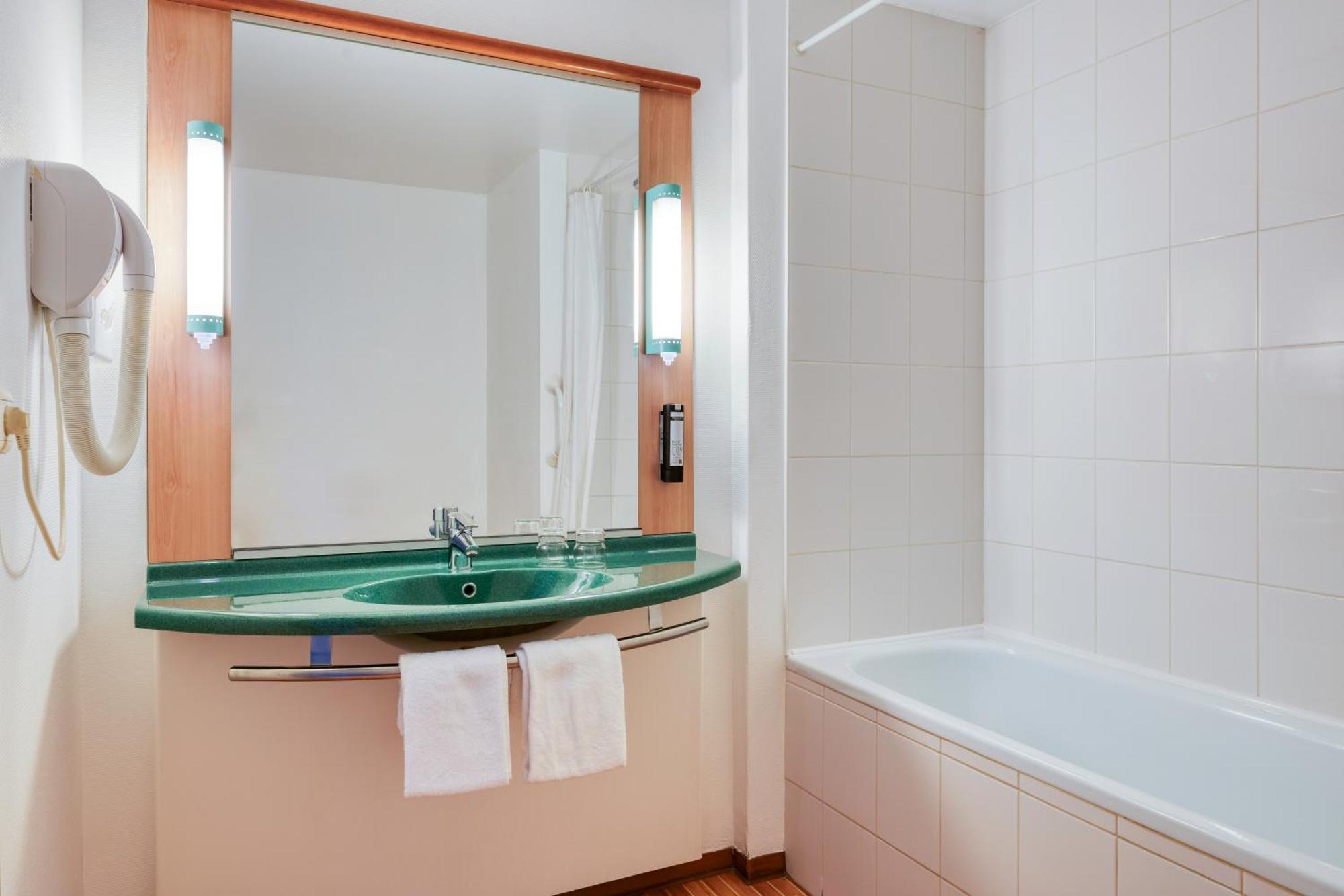 B&B Hotel Mons Gare Zewnętrze zdjęcie